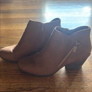 Bella Vita Brown Ankle Boots - Sz 8.5
